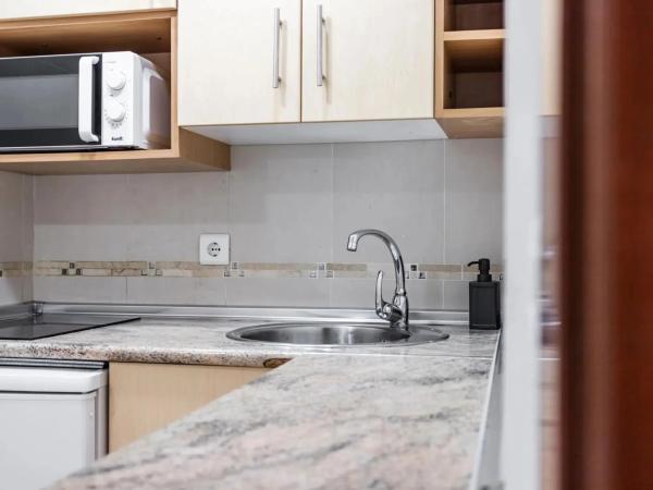 Квартира на продажу на  Calle Martínez Catena, Фуэнхирола photo 1