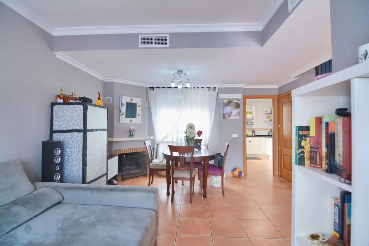 Venta de chalet adosado en CL EUGENIA DE MONTIJO, 2 , Fuengirola photo 3