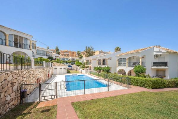 Apartment for sale in Calle los Hinojos, Fuengirola photo 1