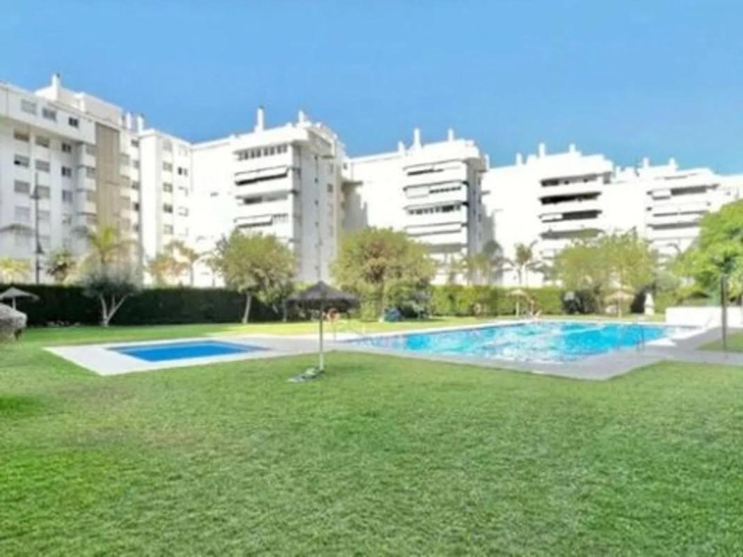 Venta de piso en Avenida Santa Amalia, 24, Fuengirola
photo 1