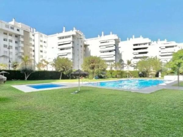 Piso en venta en Avenida Santa Amalia, 24, Fuengirola
 photo 1