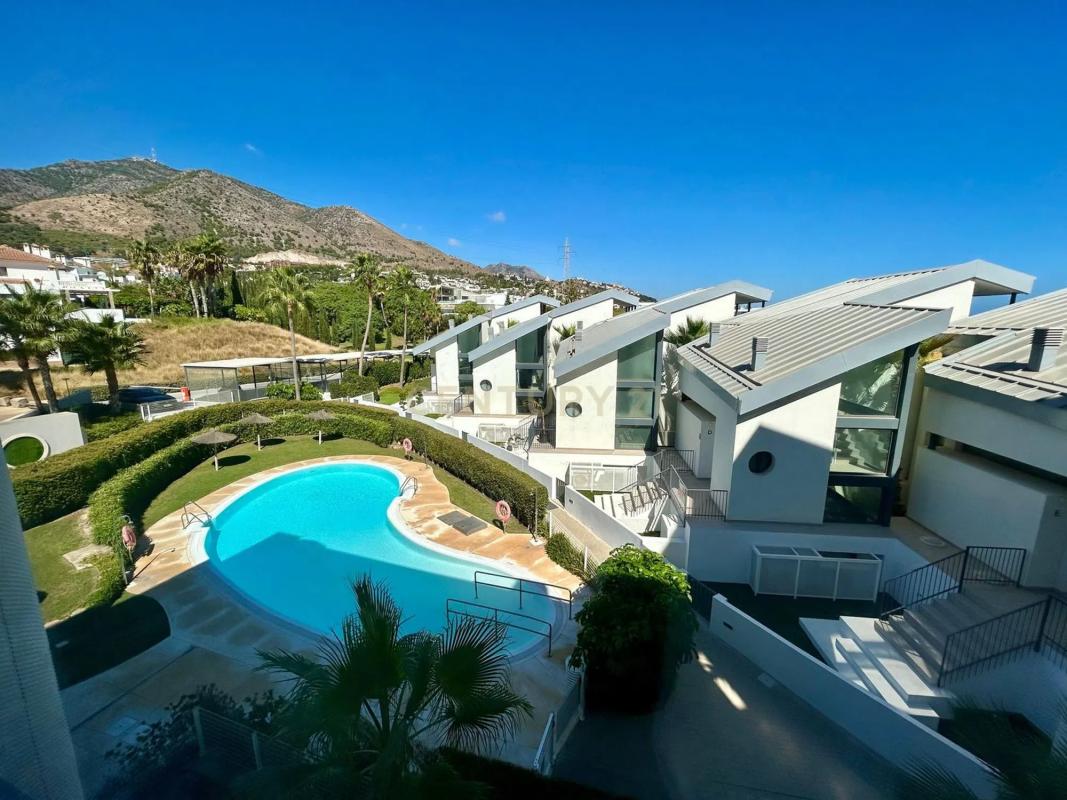 Sale of apartment in Avenida del Higuerón, 80, Fuengirola
photo 1