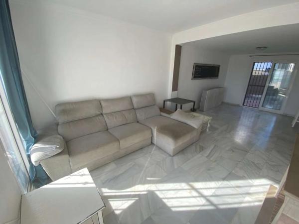 Chalet adosado en venta en  Calle los Chopos, 2 , Fuengirola photo 2