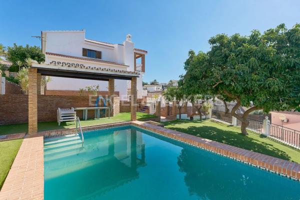 Independent chalet for sale in Calle Alhelí, Fuengirola
 photo 1