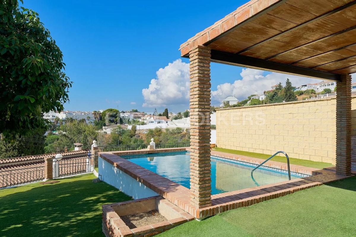 Venta de chalet independiente en Calle Alhelí, Fuengirola
 photo 2