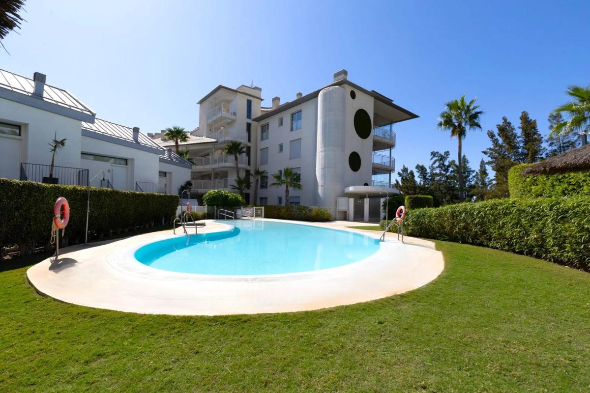 Sale of apartment in Avenida del Higuerón, Fuengirola
photo 2