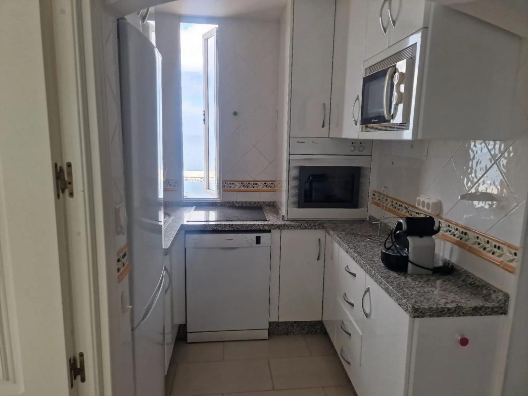 Sale of apartment in Paseo Marítimo Rey de España, 35, Fuengirola
photo 3