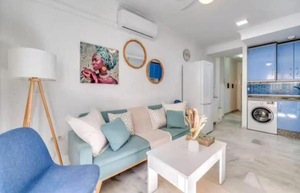 Apartment for sale in Zona Puerto Deportivo, Fuengirola thumbnail 2