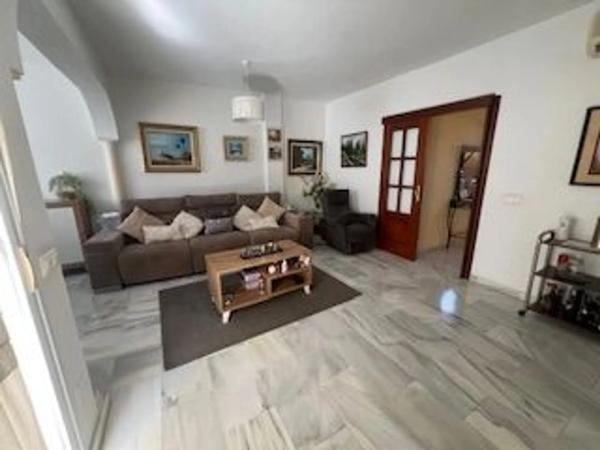 Chalet pareado en calle Sauce photo 3