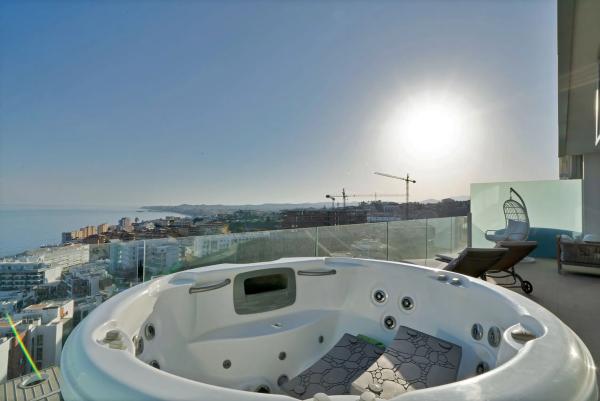 Penthouse for sale at Calle Alba, Fuengirola photo 1