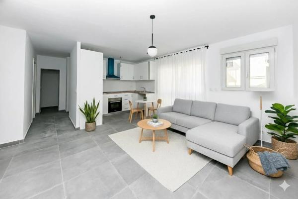 Independent chalet for sale in Los Pacos, Fuengirola
thumbnail 1