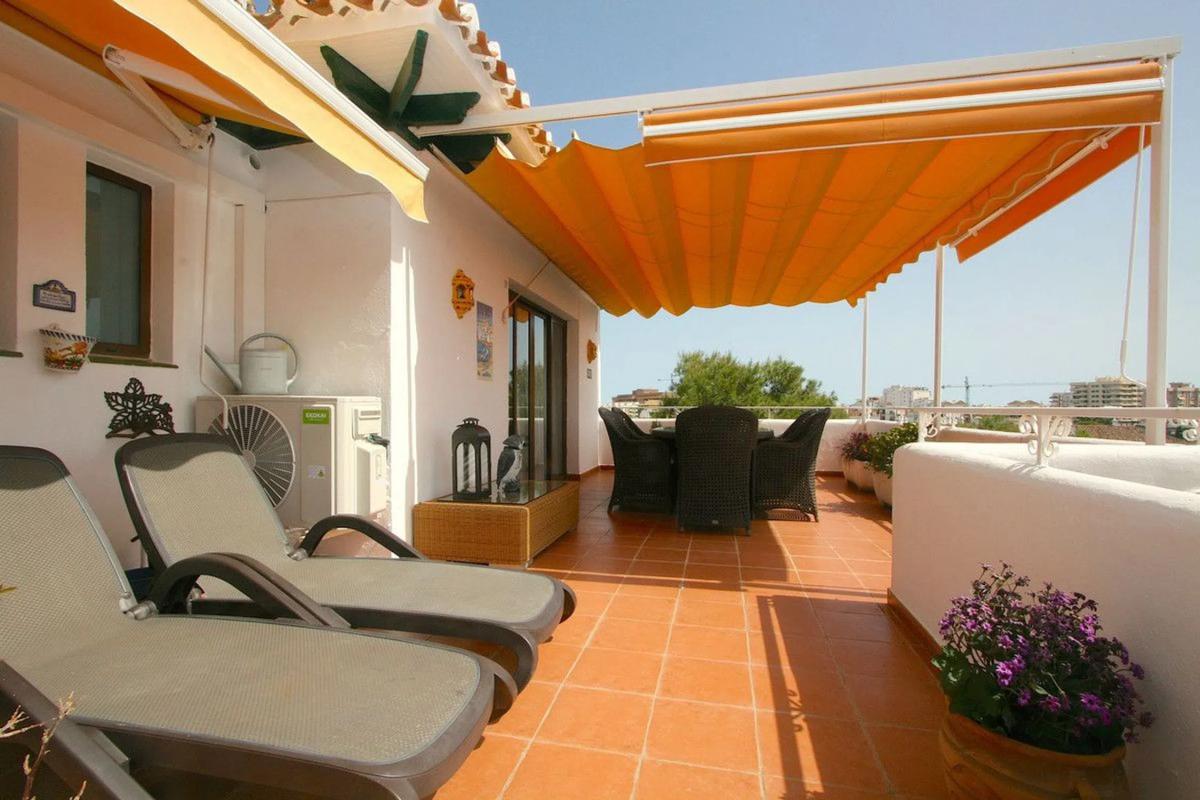 Venta de ático en Calle Maestra Ángeles Aspiazu, 27, Fuengirola photo 4