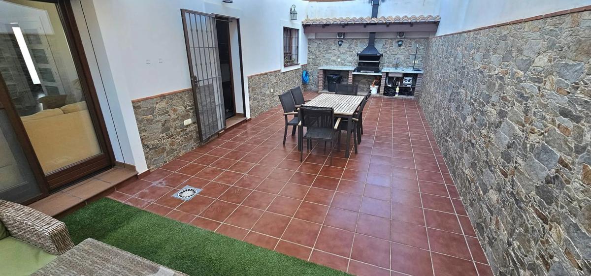 Venta de chalet adosado en Los Pacos , Fuengirola photo 1