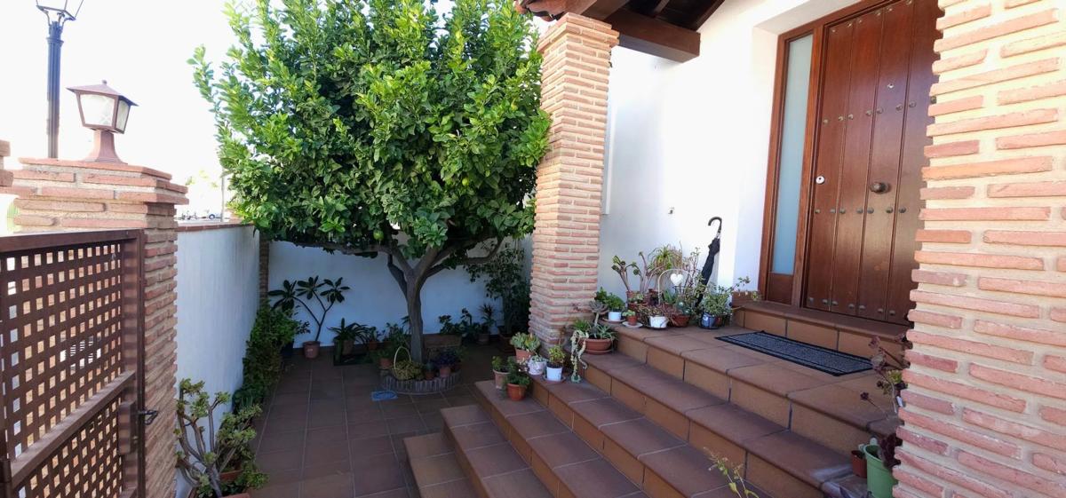 Venta de chalet adosado en Los Pacos , Fuengirola photo 3