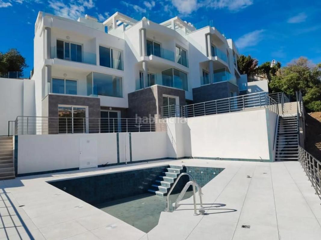 Venta de chalet adosado en  Calle Brezos , Fuengirola photo 2