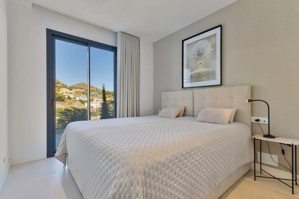 Piso en venta en CL LETICIA, 2, Fuengirola
thumbnail 1