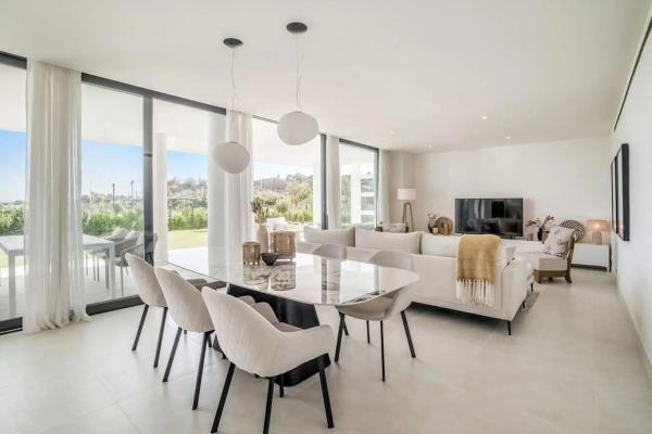 Piso en venta en Avenida 8 de Marzo, 12, Fuengirola
photo 1