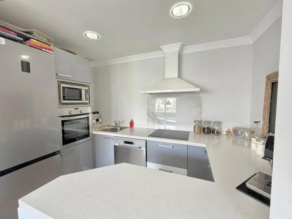Piso en venta en CL COLINA BLANCA, Fuengirola
thumbnail 2