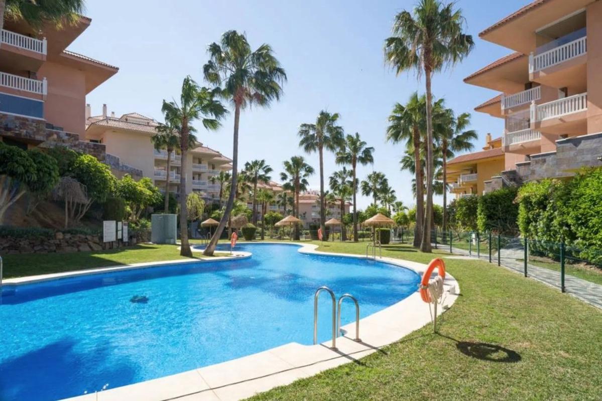 Sale of apartment in Avenida del Higuerón, 56, Fuengirola
photo 1
