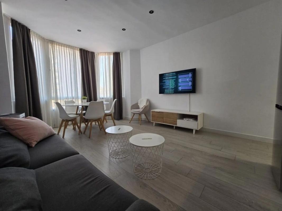 Sale of apartment in Calle Martínez Catena, Fuengirola
photo 2