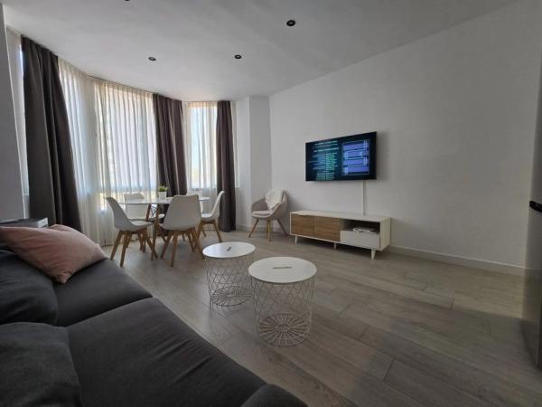 Venta de piso en Calle Martínez Catena, Fuengirola
thumbnail 2
