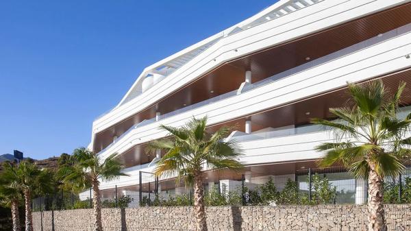 Apartment for sale in Avenida 8 de Marzo, Fuengirola thumbnail 1