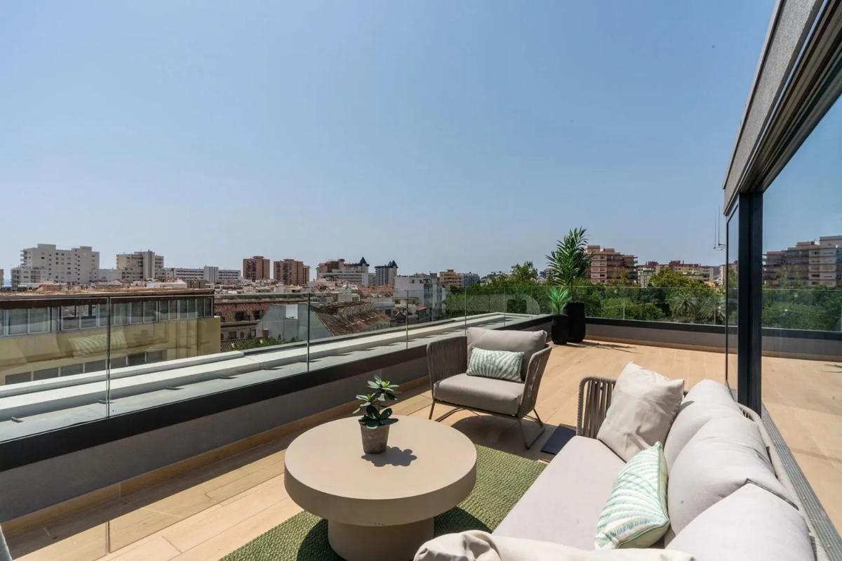 Sprzedaż mieszkania w Avenida Condes de San Isidro, Fuengirola
photo 2