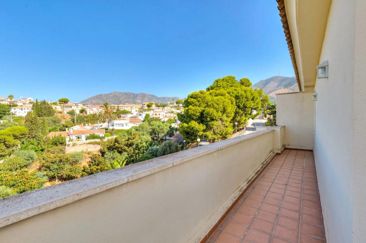 Venta de chalet adosado en Calle Tucán , Fuengirola photo 2