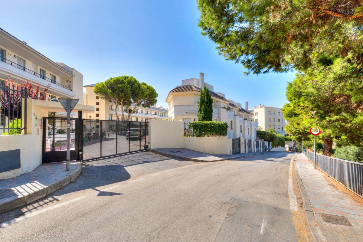 Venta de chalet adosado en Calle Tucán , Fuengirola photo 3