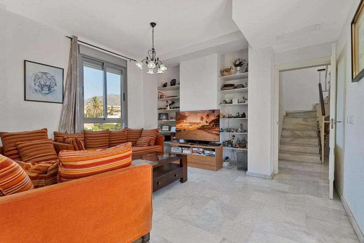 Venta de chalet adosado en Calle Tucán , Fuengirola photo 4