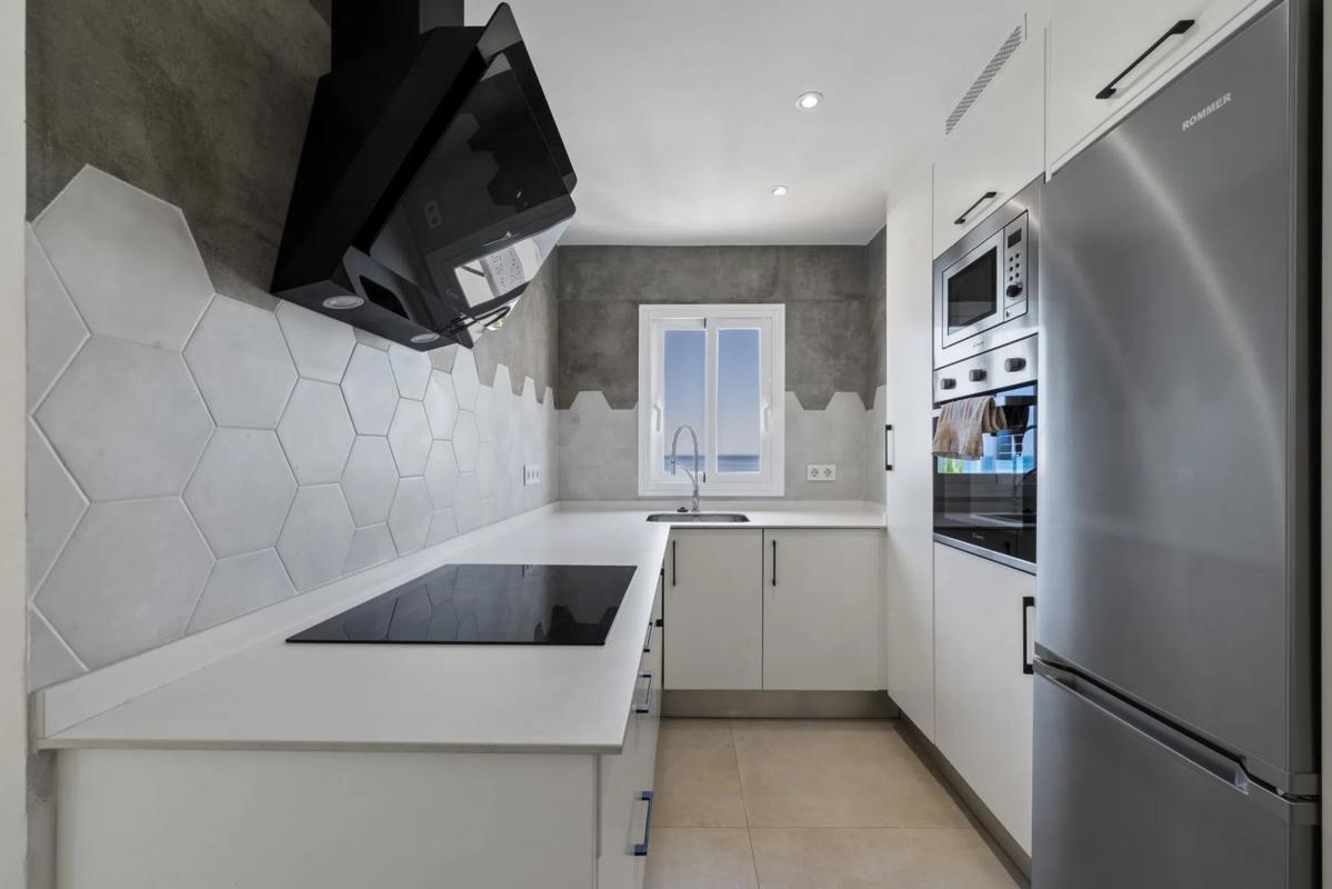 Sale of apartment in Las Gaviotas, Fuengirola
 photo 3