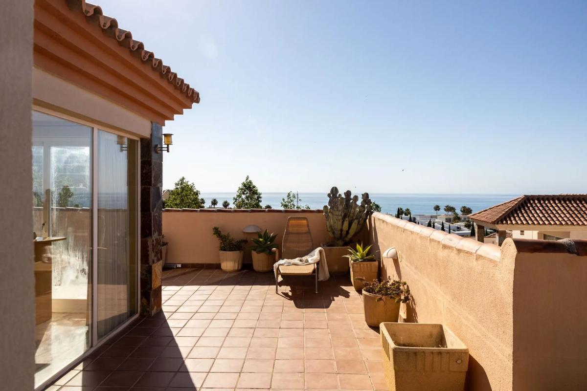 Penthouse sale in Avenida del Higuerón, 52, Fuengirola photo 1