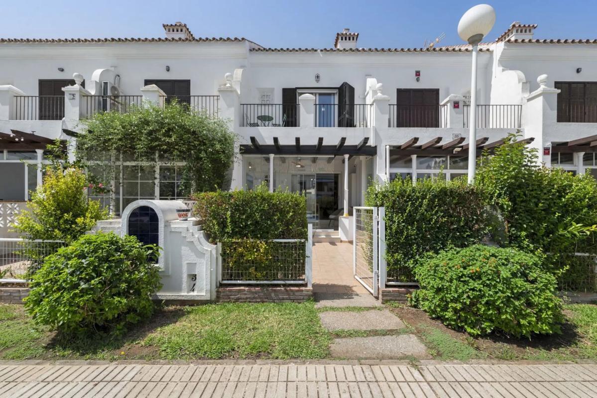 Venta de chalet adosado en Zona Sohail , Fuengirola photo 2