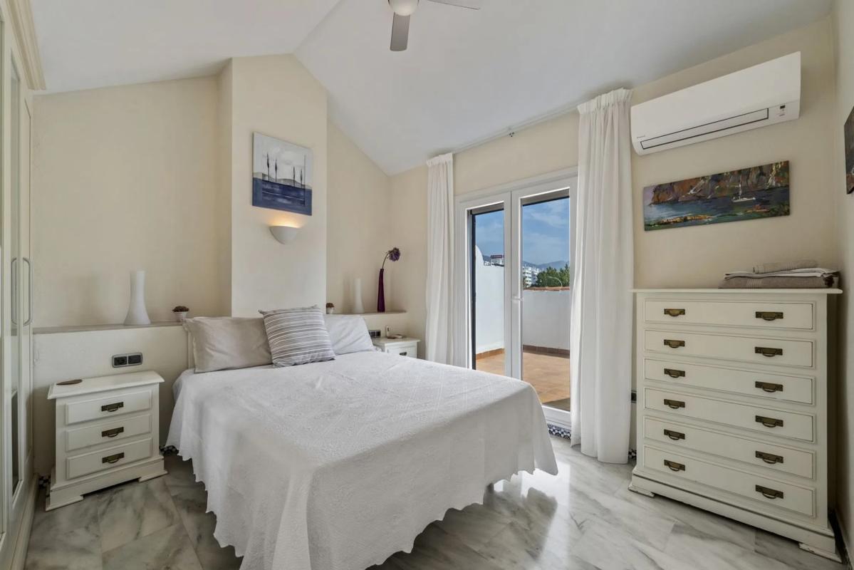 Venta de chalet adosado en Zona Sohail , Fuengirola photo 4