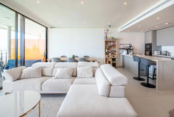 Apartment for sale in Avenida Fuengirola, Fuengirola thumbnail 2