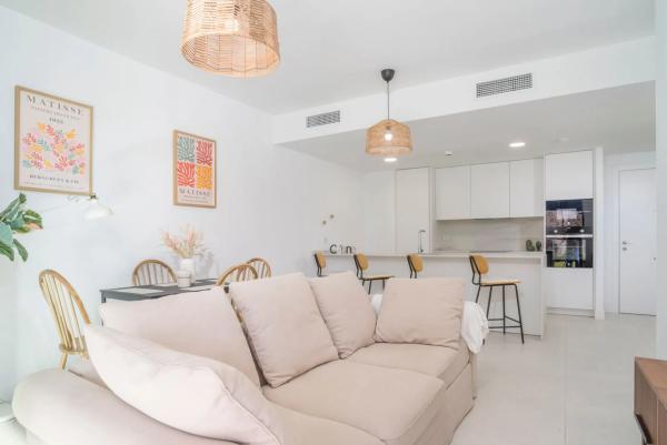Piso en venta en Calle Leticia, Fuengirola
 photo 2