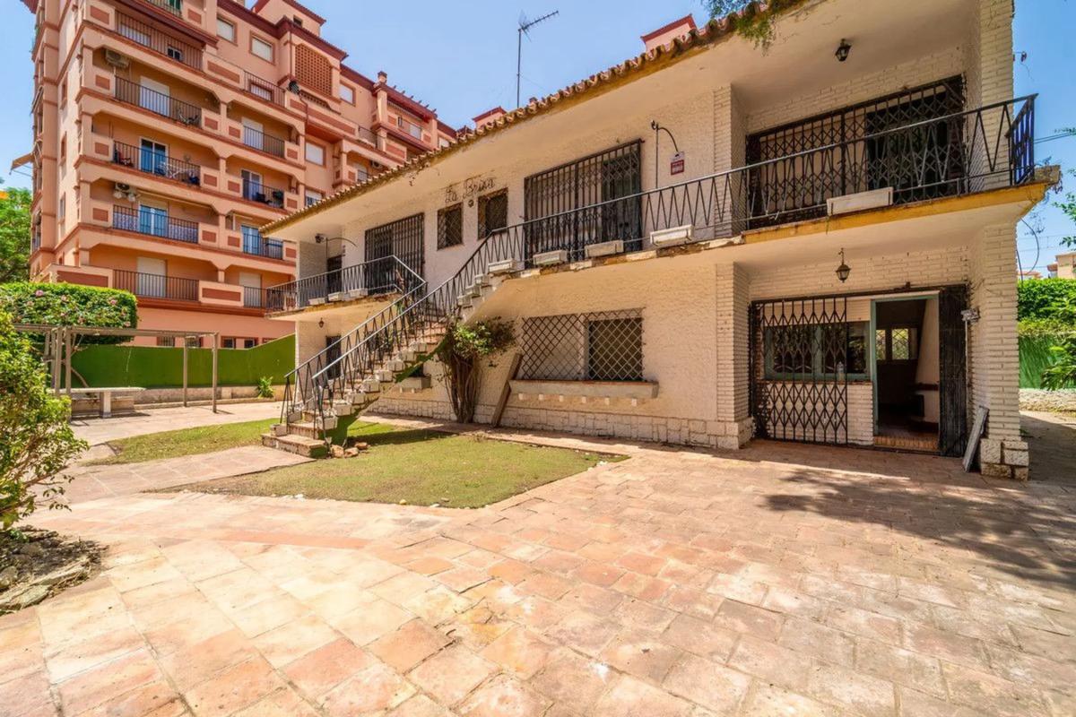 Venta de chalet independiente en Calle Víctor de la Serna, 6 -8, Fuengirola
 photo 3