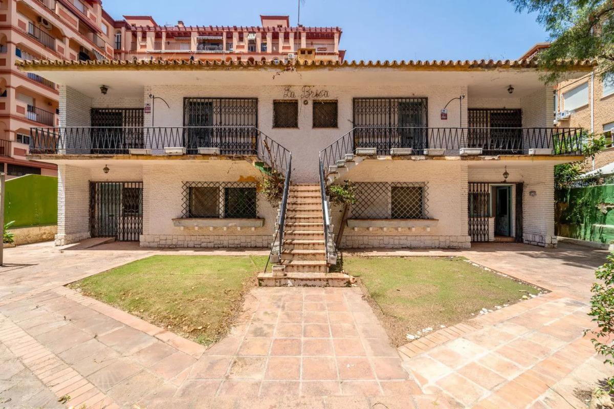 Venta de chalet independiente en Calle Víctor de la Serna, 6 -8, Fuengirola
 photo 4