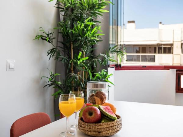 Apartment for sale in Calle Martínez Catena, Fuengirola thumbnail 1