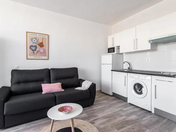 Apartment for sale in Calle Martínez Catena, Fuengirola thumbnail 2
