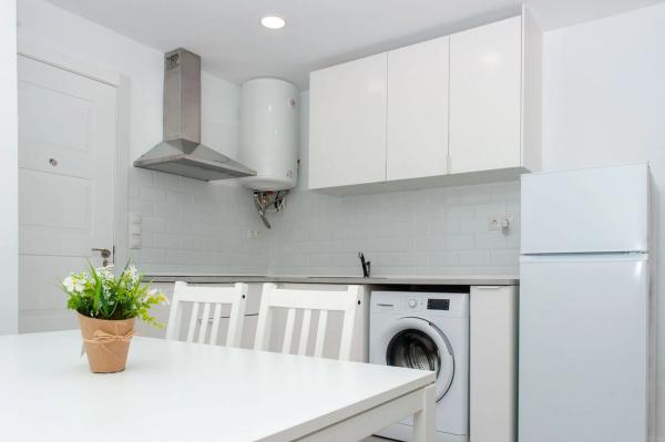 Apartment for sale in Zona Puerto Deportivo, Fuengirola thumbnail 2