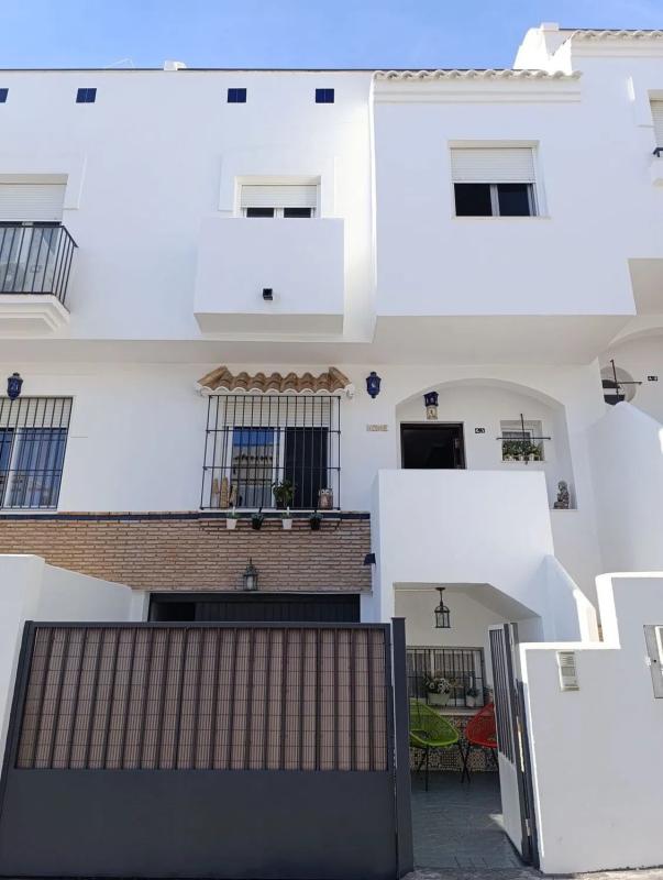 Venta de chalet adosado en Calle Clara Campoamor , Fuengirola photo 1