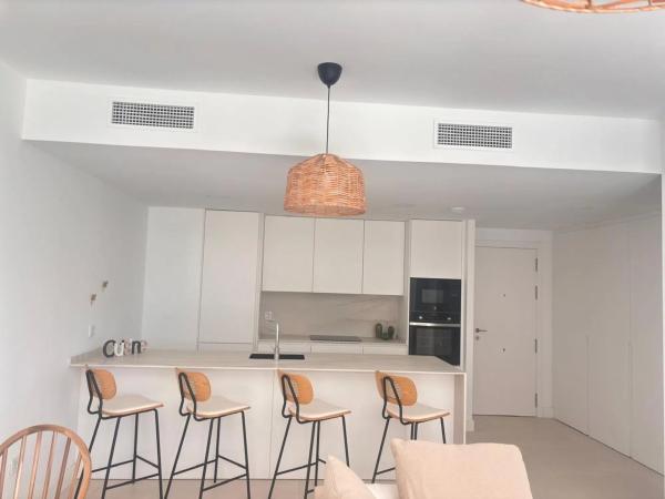 Piso en venta en Avenida 8 de Marzo, 3, Fuengirola
 photo 2