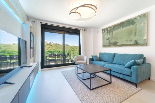 Apartment for sale in Avenida Fuengirola, Fuengirola thumbnail 2