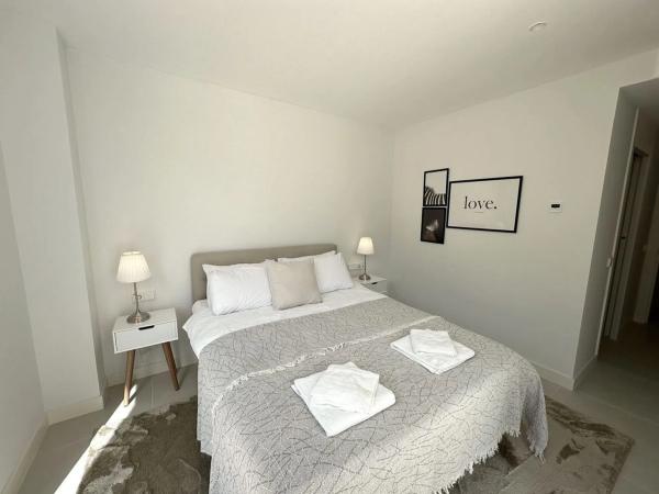 Apartment for sale in Calle Leticia, Fuengirola thumbnail 2