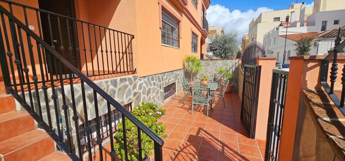 Venta de chalet adosado en  Zona Puerto Deportivo , Fuengirola photo 2