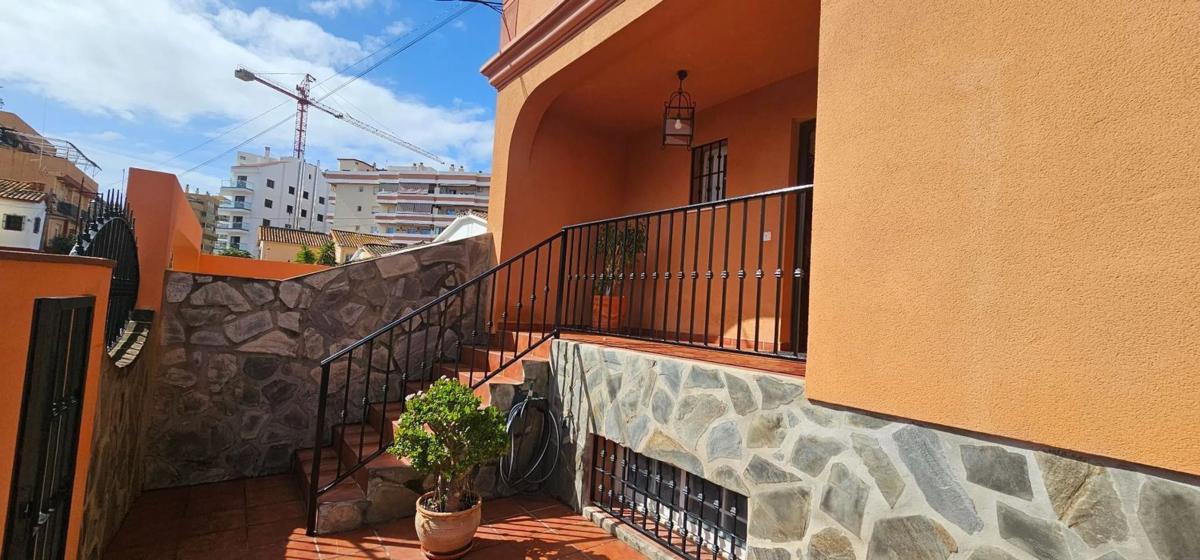 Venta de chalet adosado en  Zona Puerto Deportivo , Fuengirola photo 3