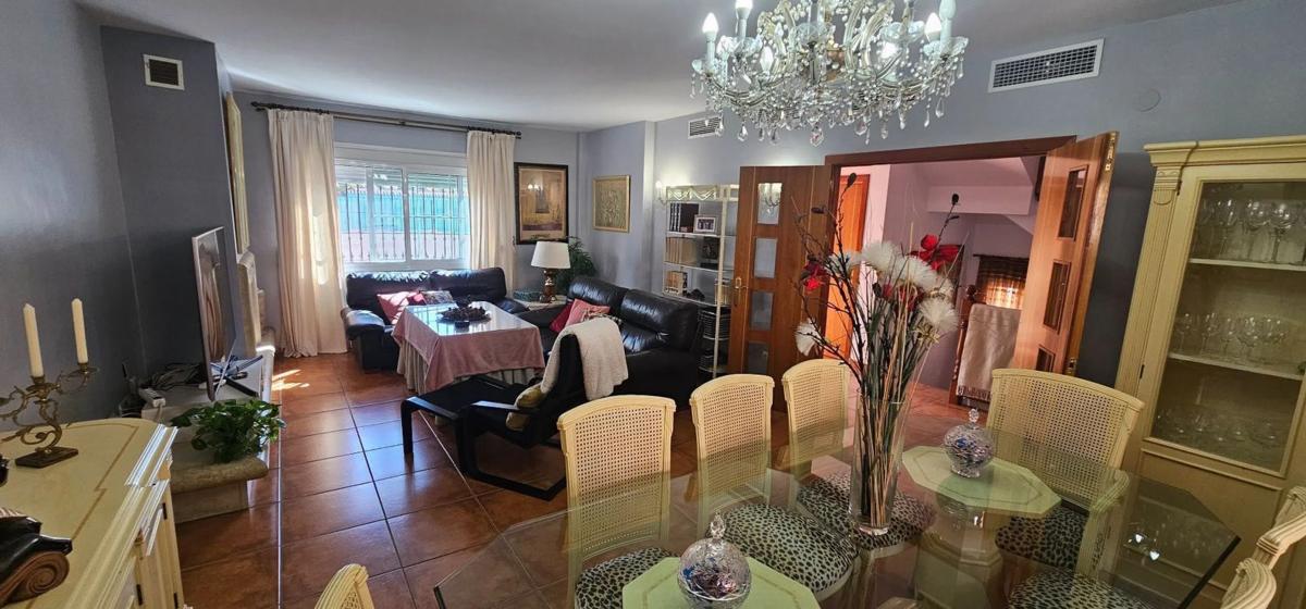 Venta de chalet adosado en  Zona Puerto Deportivo , Fuengirola photo 4