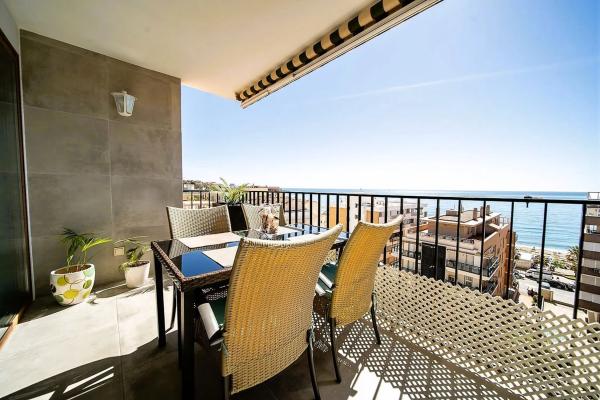 Penthouse for sale at Avenida Carvajal s/n, Fuengirola photo 1