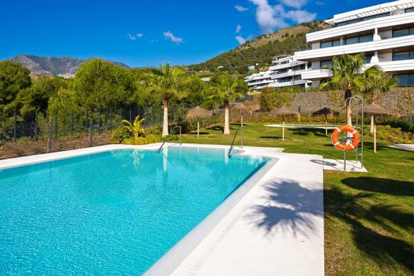 Piso en venta en Avenida 8 de Marzo, 4, Fuengirola
photo 1
